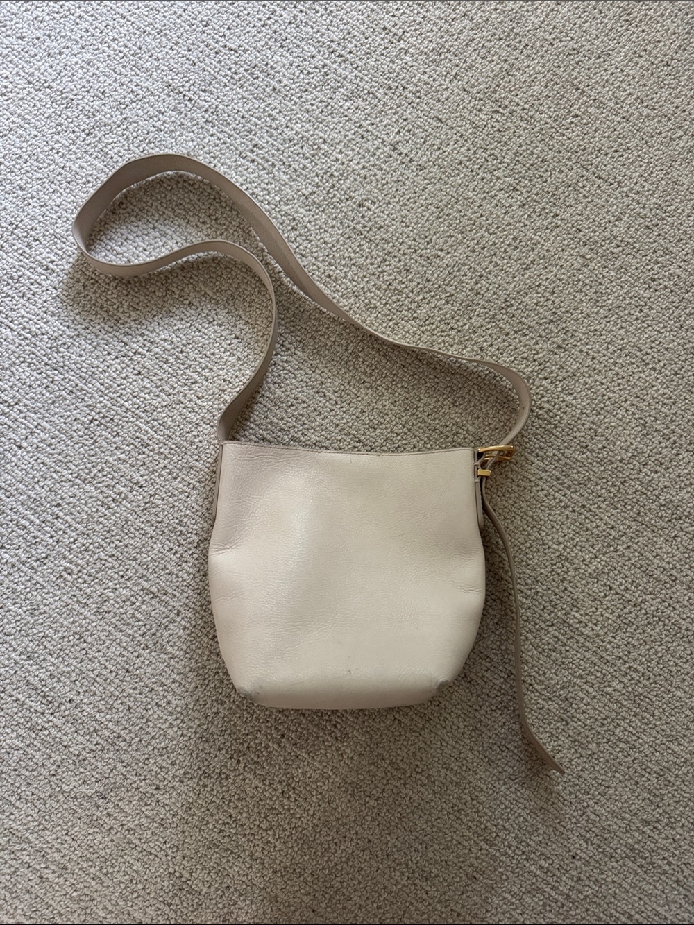 MADEWELL The Essential Mini Bucket
Tote in Leather